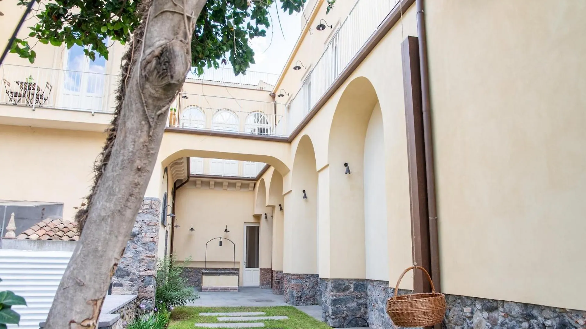 Luxurious Apartment With Pool In جاري
