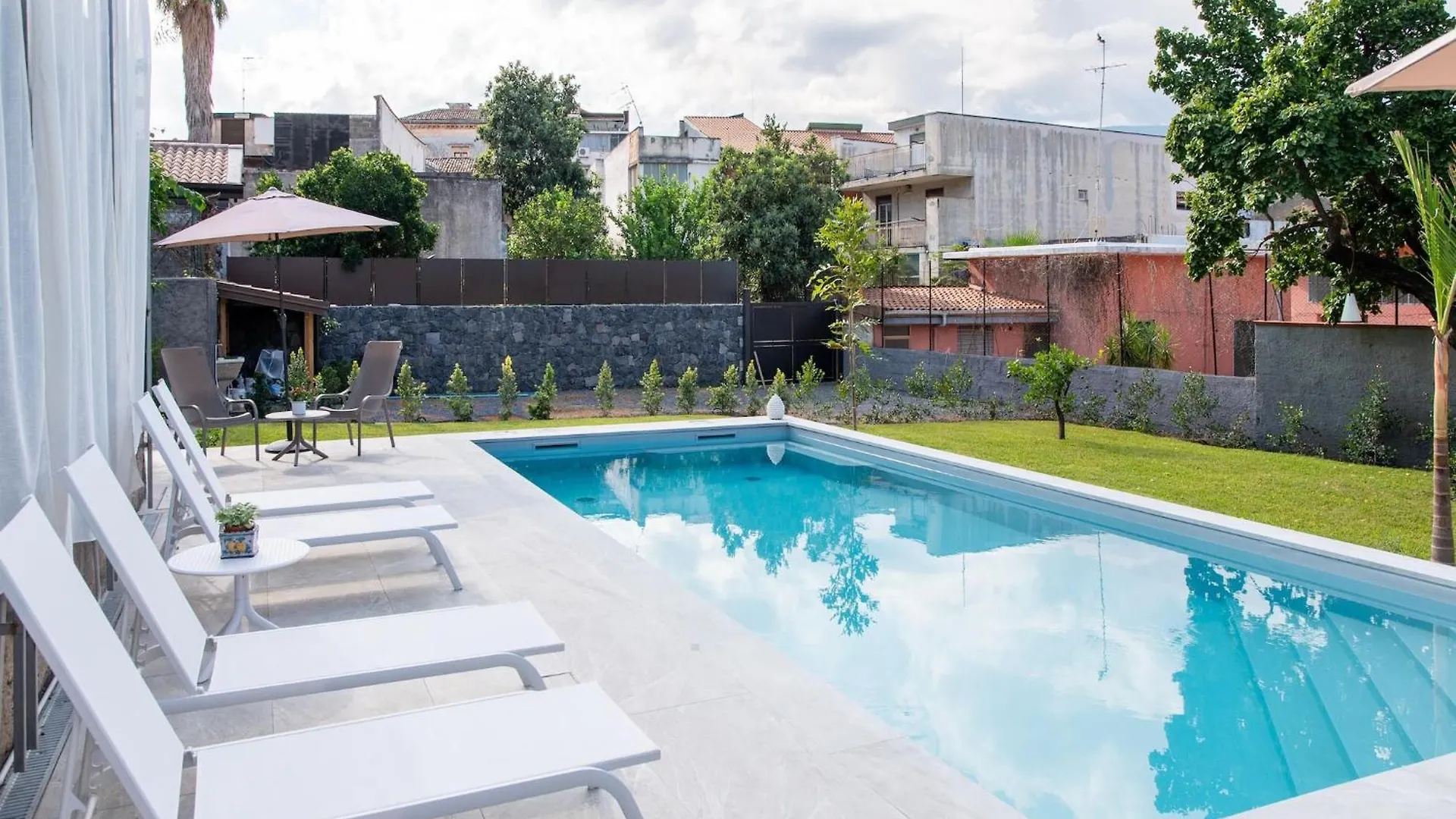 Luxurious Apartment With Pool In جاري