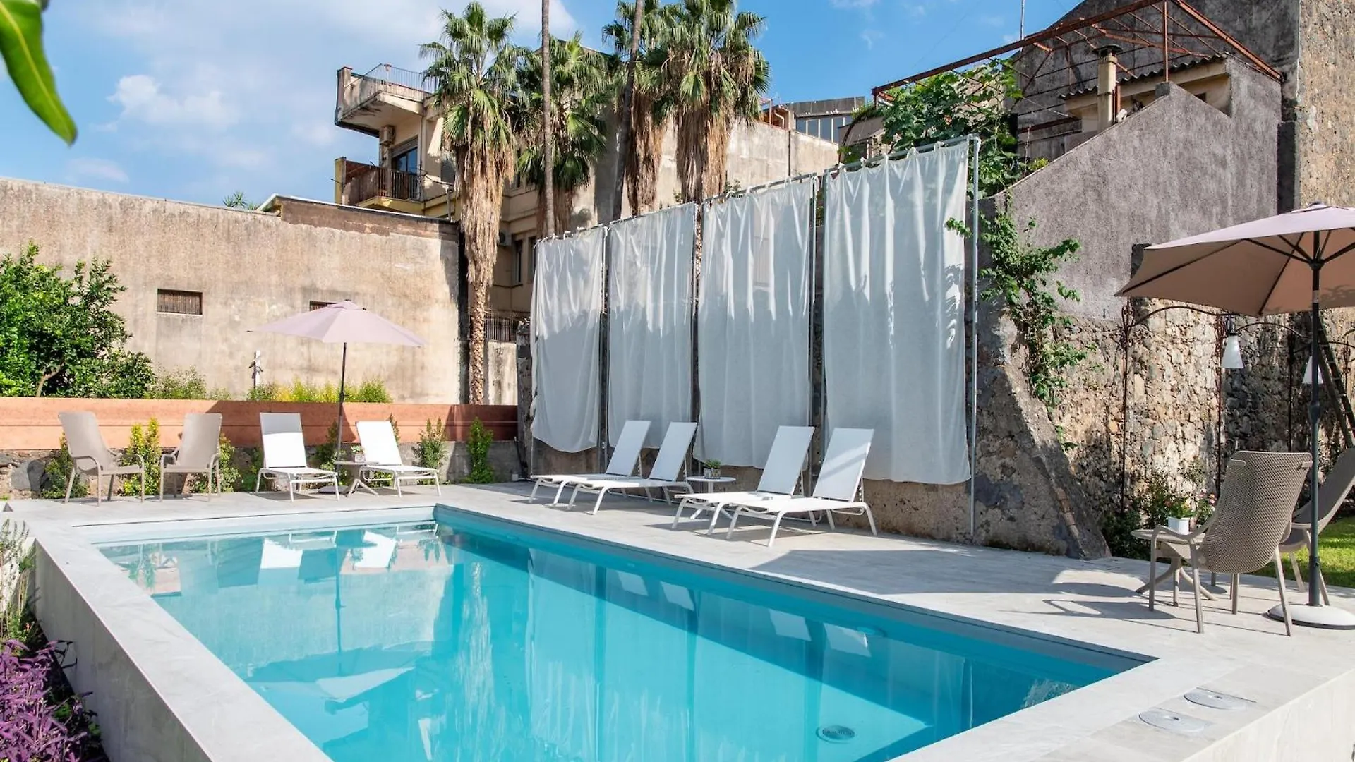 Luxurious Apartment With Pool In جاري