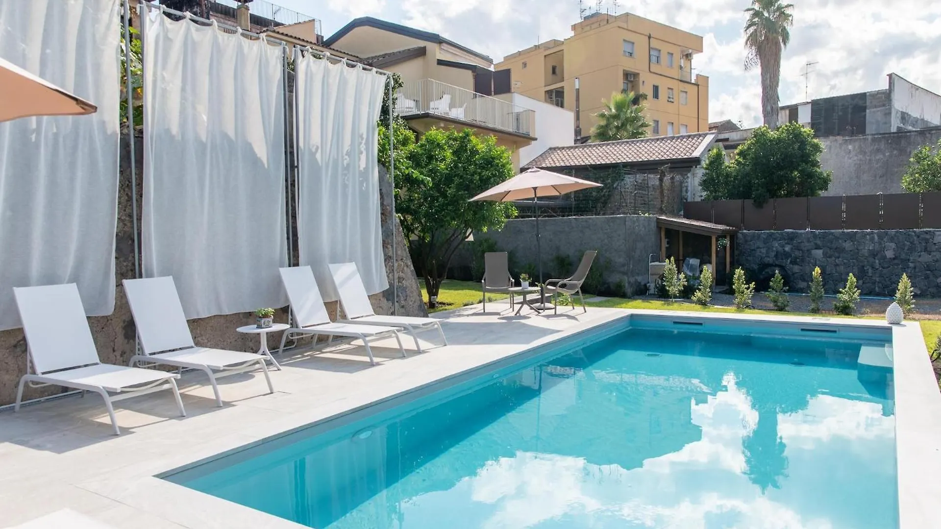 Luxurious Apartment With Pool In جاري 0*,